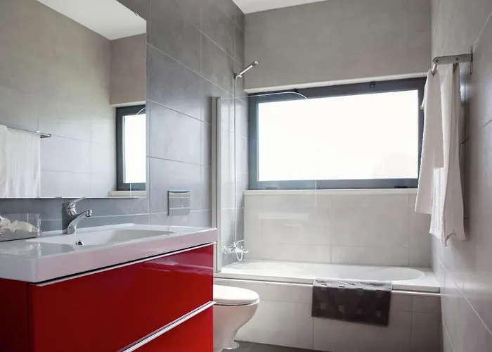 In Portugal With Sea View & Pool